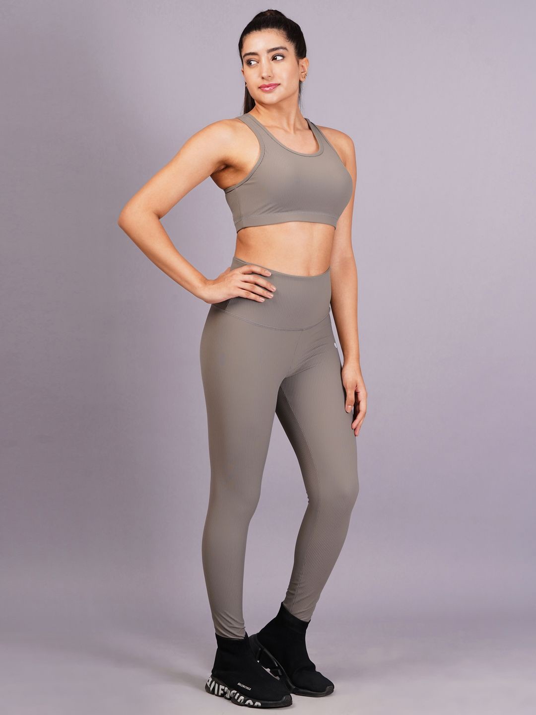Round Neck Sleeveless Bra With High-Rise Tights