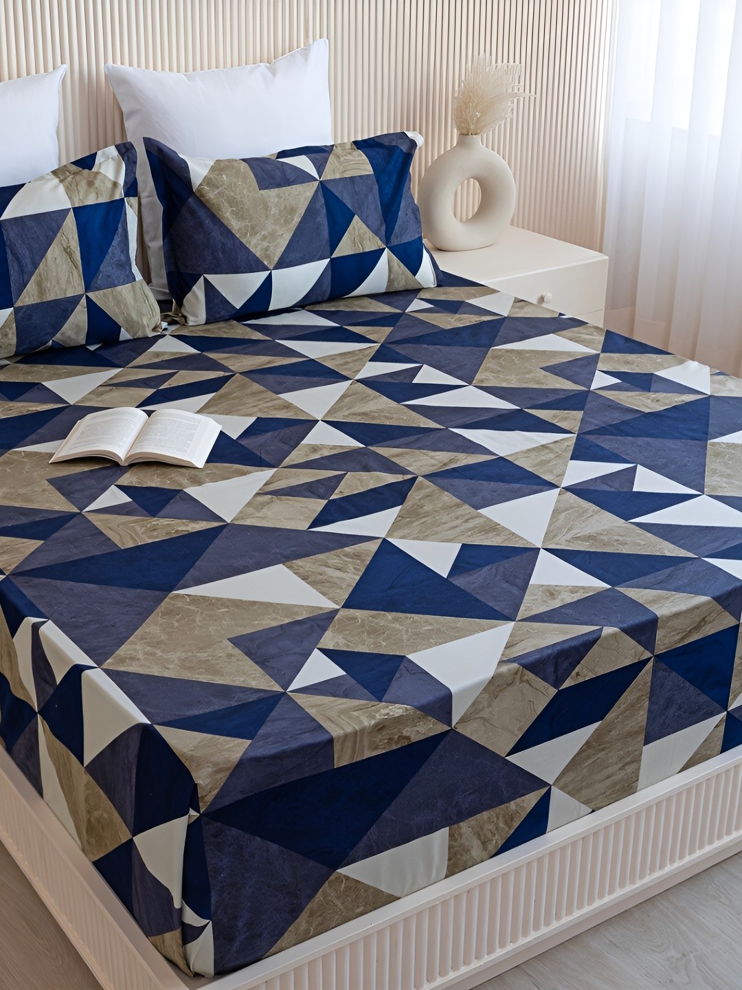 Blue & White Geometric Cotton 210 TC Queen Bedsheet With 2 Pillow Covers